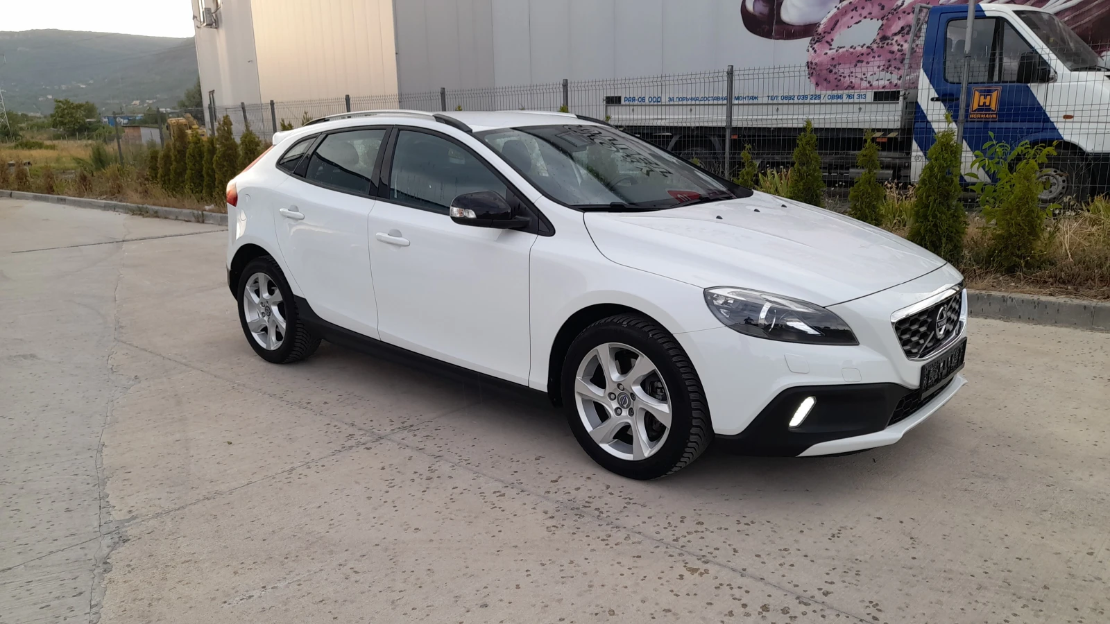 Volvo V40 Cross Country 2.0i - CROSS 4x4  - изображение 2
