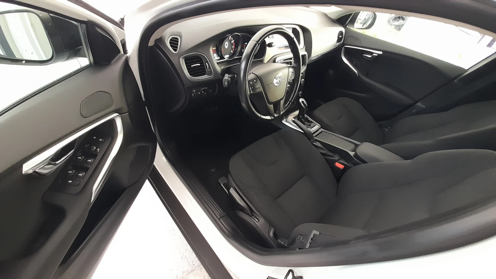 Volvo V40 Cross Country 2.0i - CROSS 4x4  - изображение 7