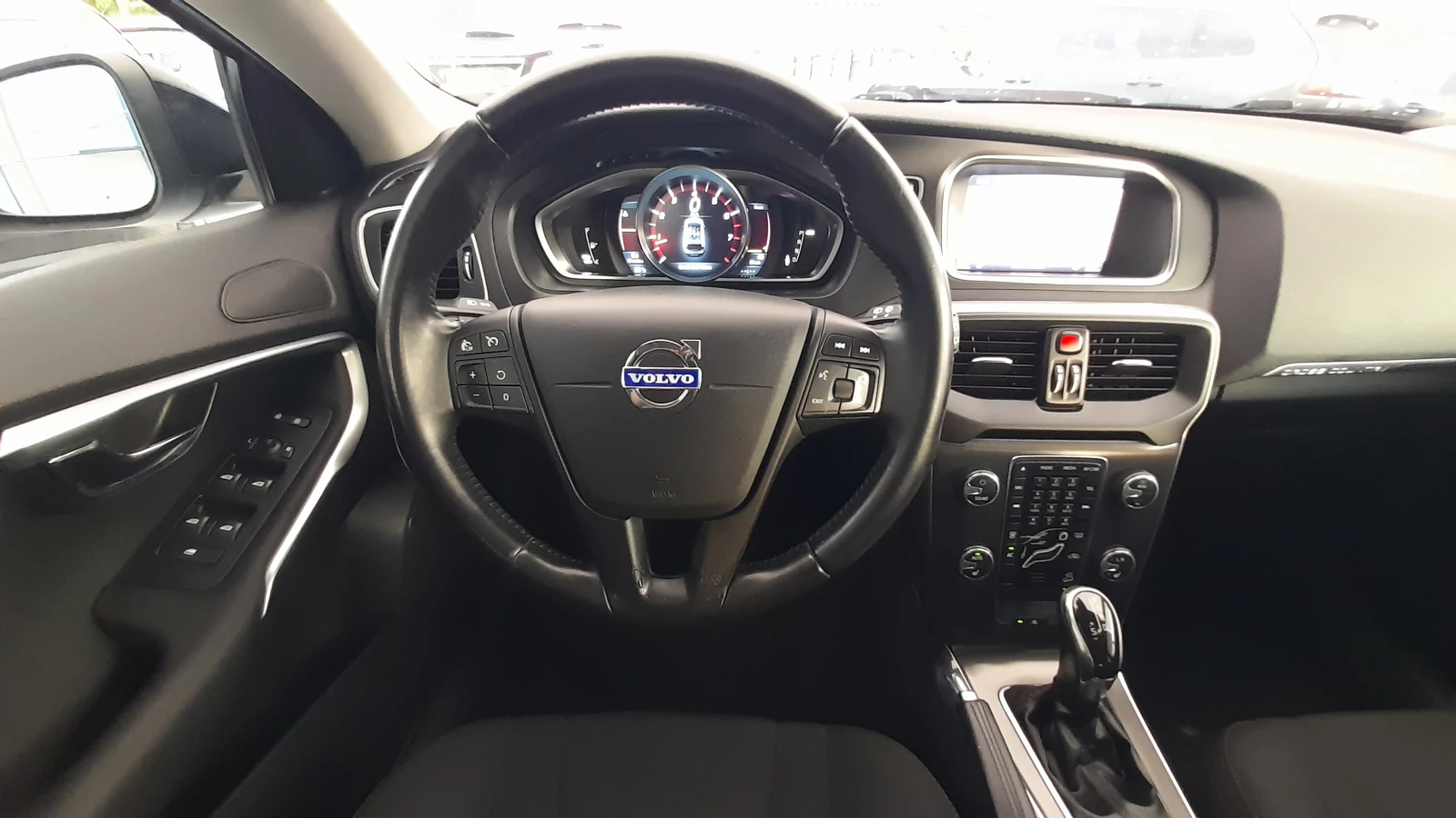 Volvo V40 Cross Country 2.0i - CROSS 4x4  | Mobile.bg   12