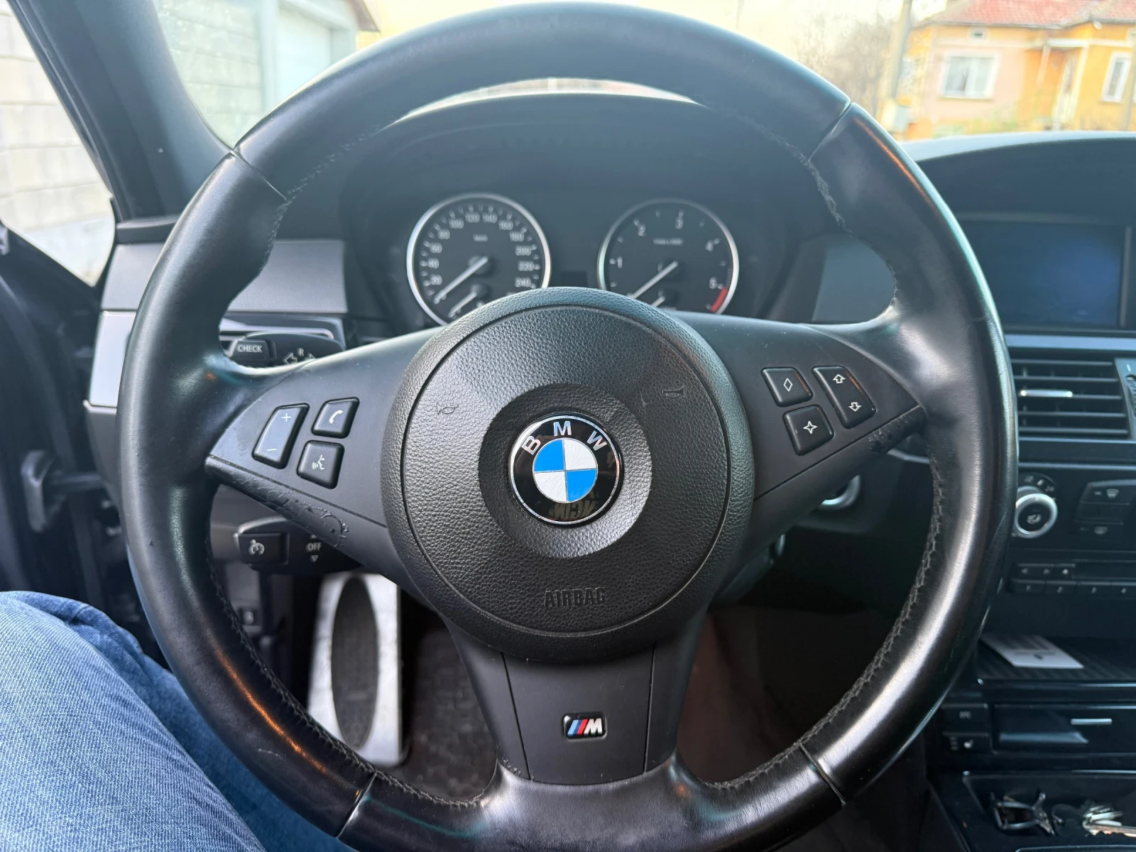 BMW 525 3.0 LCI - изображение 8