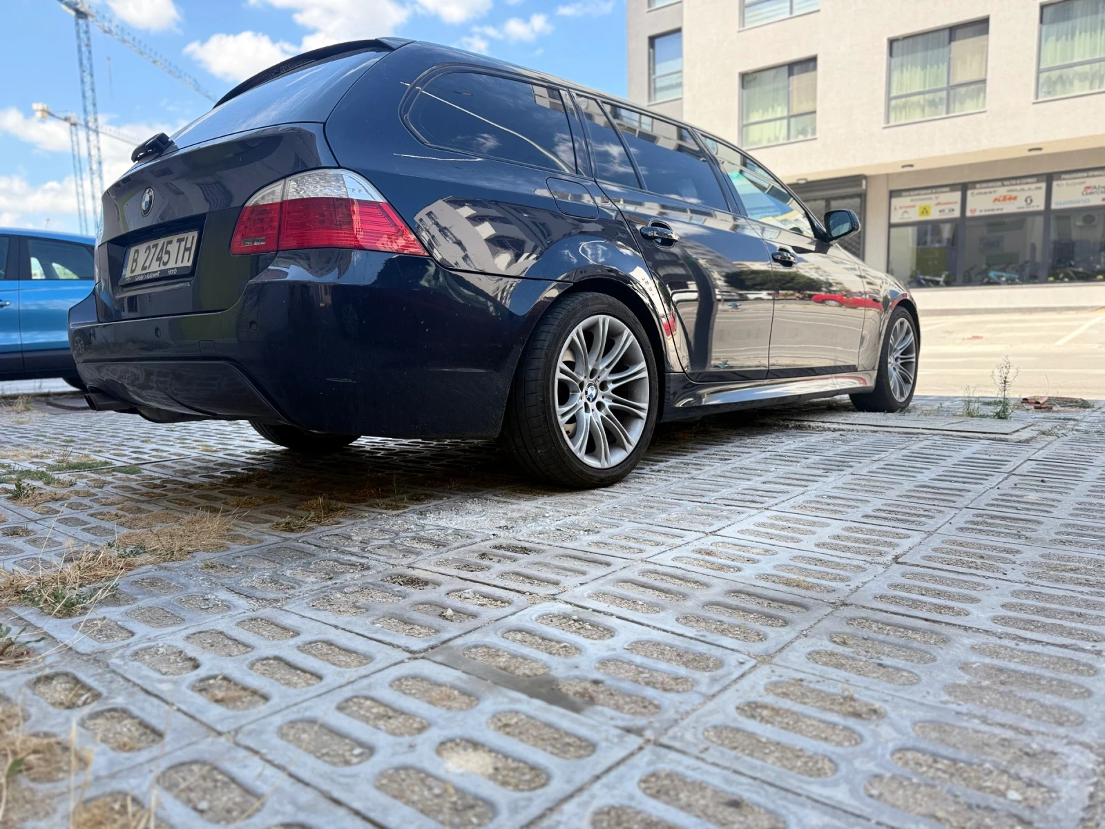 BMW 525 3.0 LCI - изображение 5