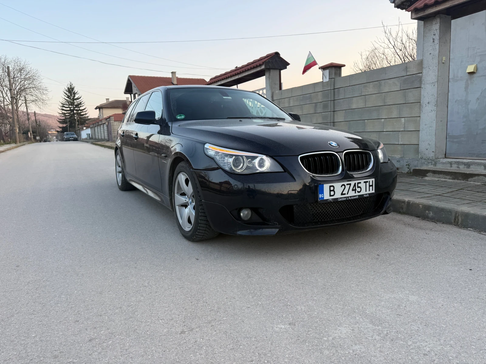 BMW 525 3.0 LCI - изображение 2