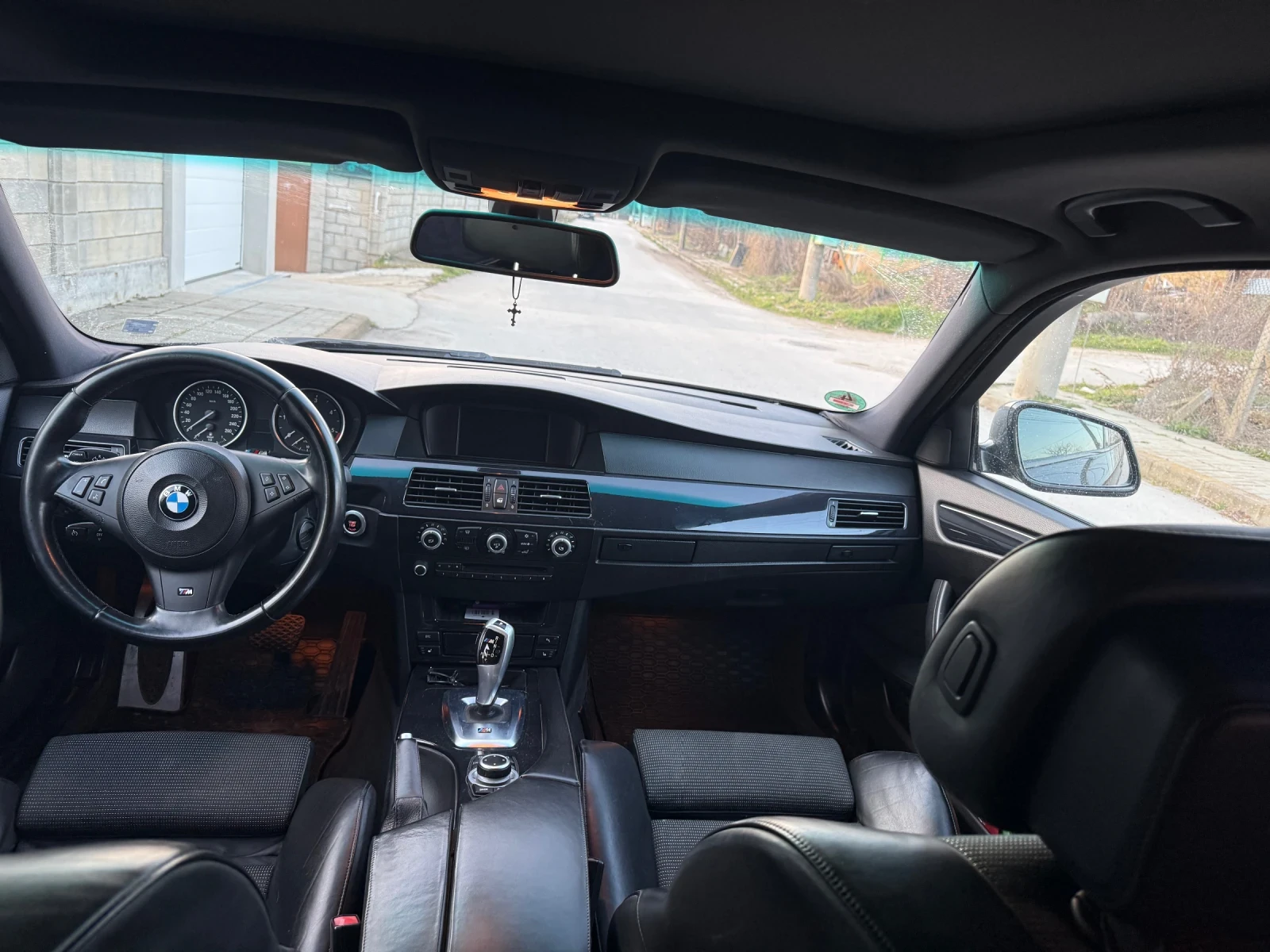 BMW 525 3.0 LCI - изображение 9