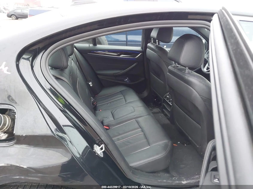 BMW 530 2.0l I xDrive, снимка 8 - Автомобили и джипове - 53907208