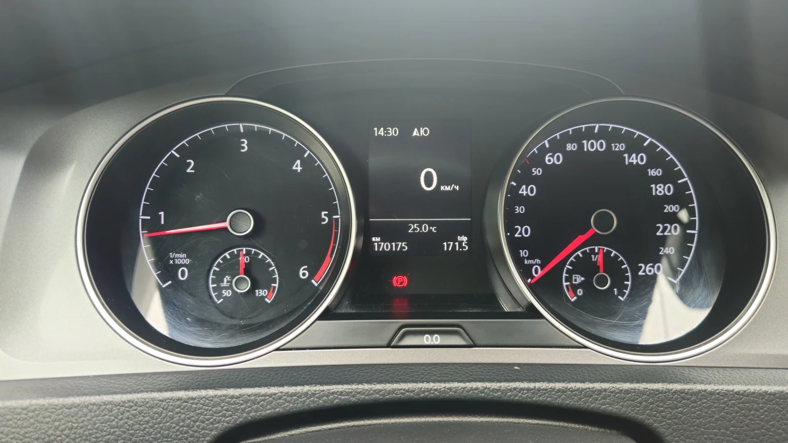VW Golf 1.6TDI, снимка 7 - Автомобили и джипове - 54478650