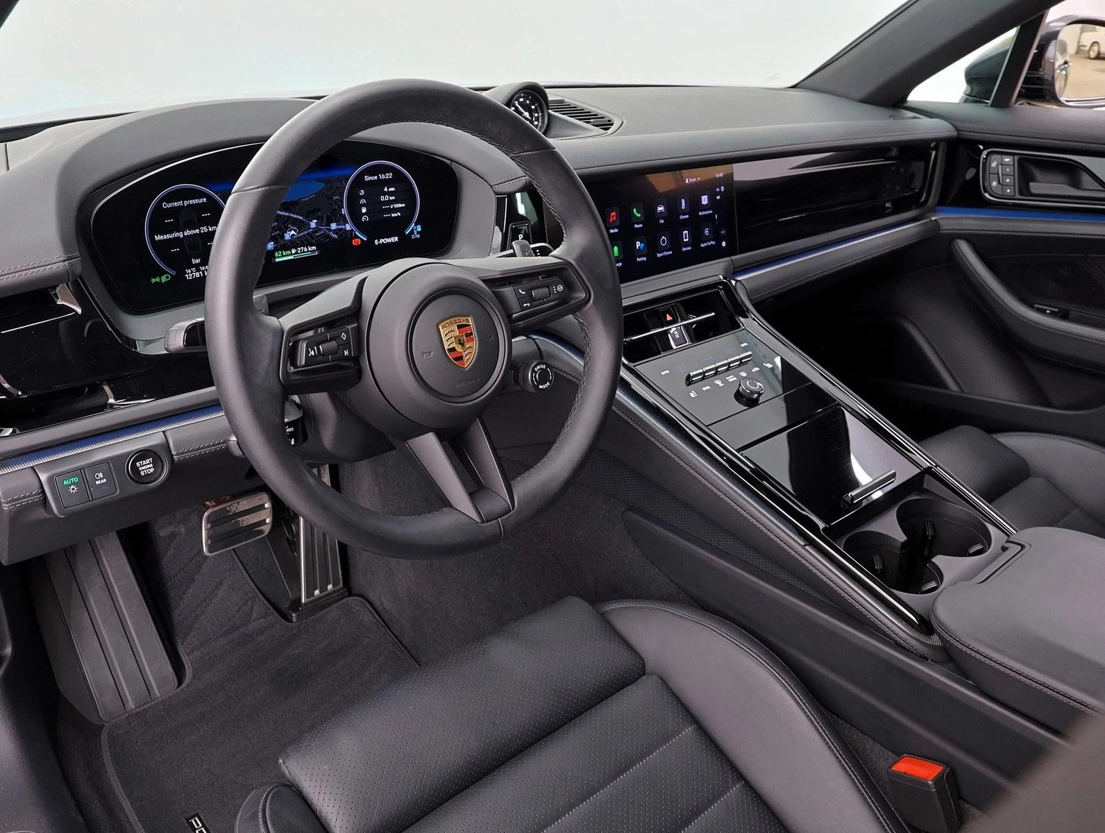 Porsche Panamera 4 E-Hybrid* BOSE* Pano* 360* Chrono, снимка 12 - Автомобили и джипове - 55217086