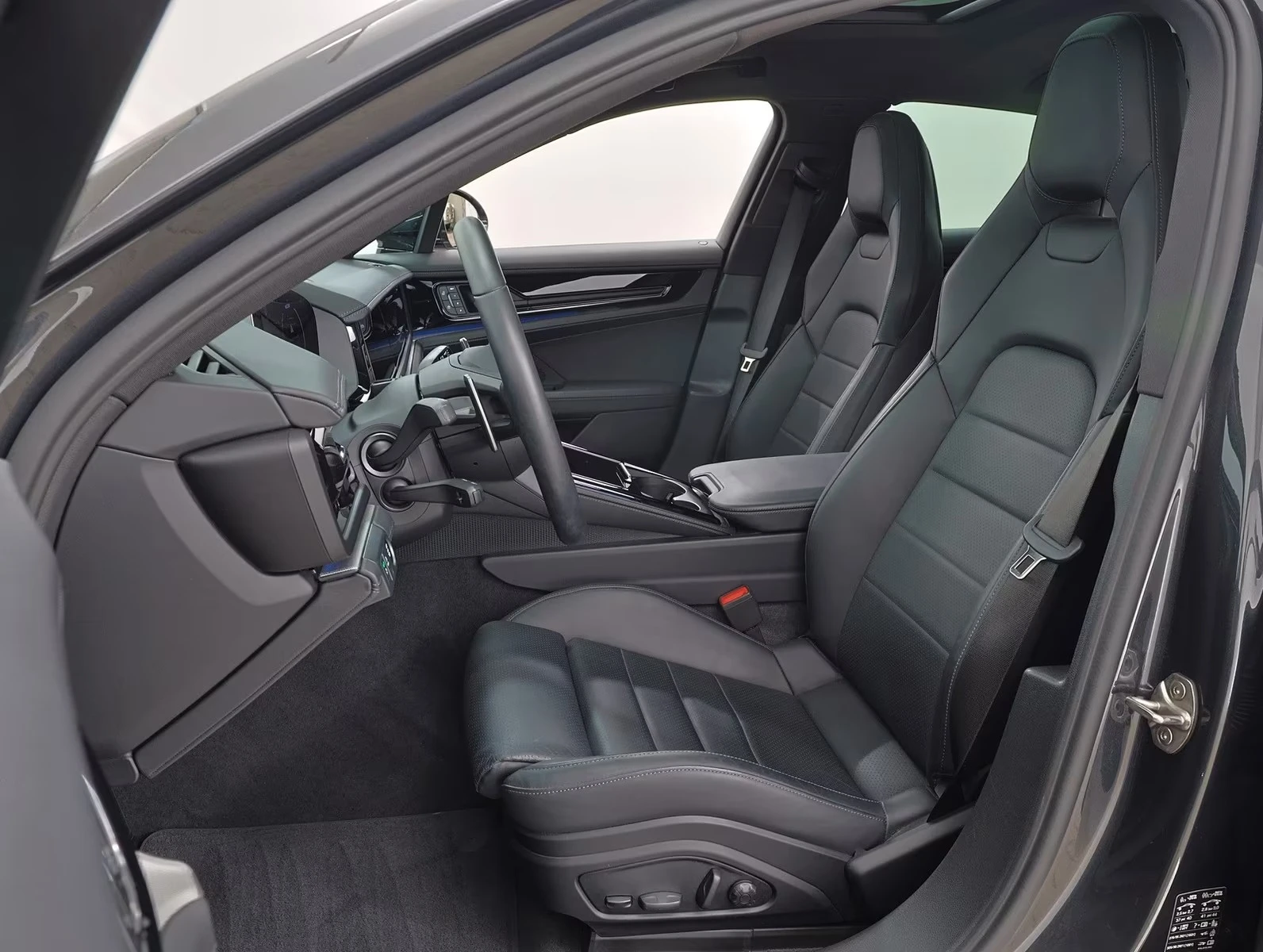 Porsche Panamera 4 E-Hybrid* BOSE* Pano* 360* Chrono, снимка 9 - Автомобили и джипове - 55217086