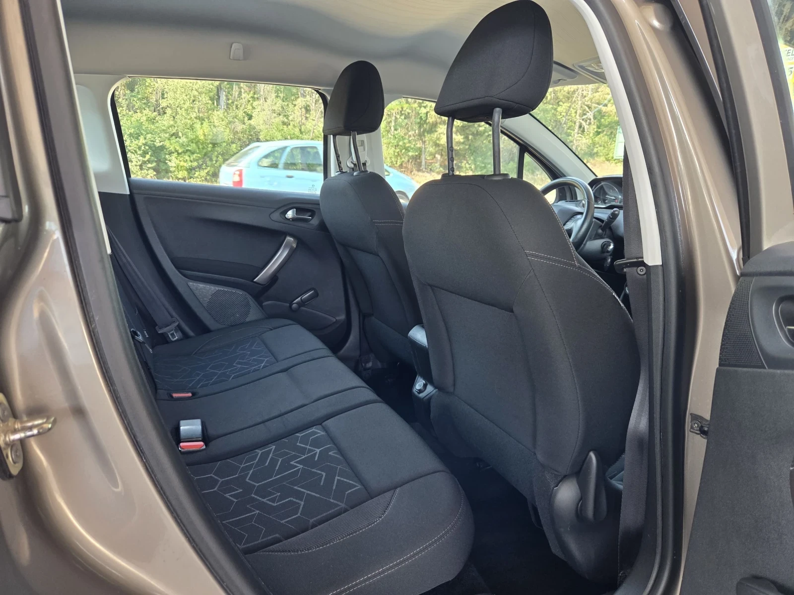 Peugeot 2008 1, 6 hdi 90 hp, снимка 12 - Автомобили и джипове - 55221868