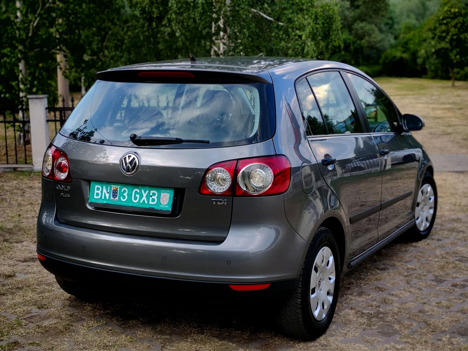 VW Golf Plus 1.9TDI(BKC)(105)* КЛИМАТРОНИК* НОВ ВНОС * , снимка 6 - Автомобили и джипове - 55334983