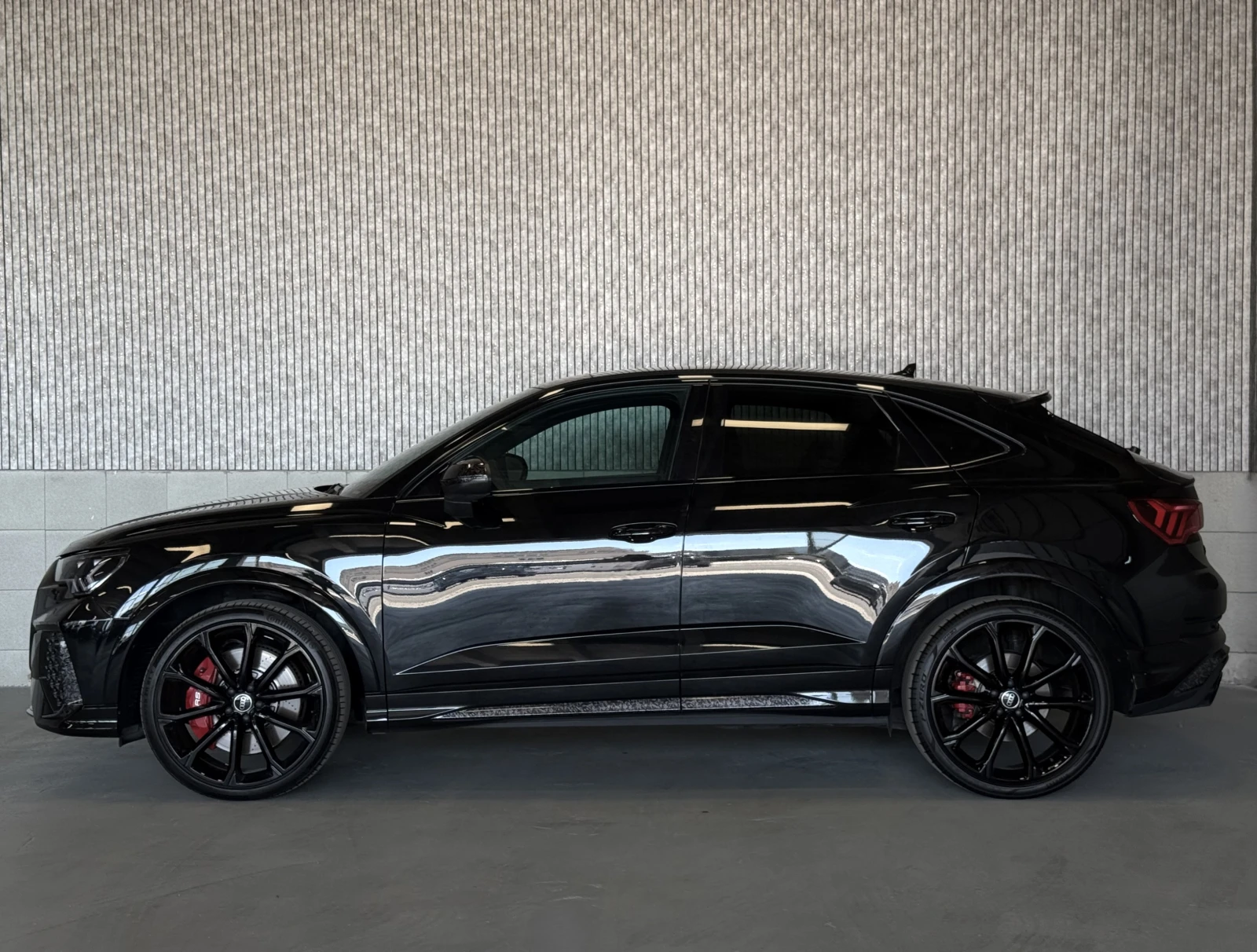 Audi RSQ3 2.5 TFSI QUATTRO PANO 360 SONOS , снимка 3 - Автомобили и джипове - 55447887