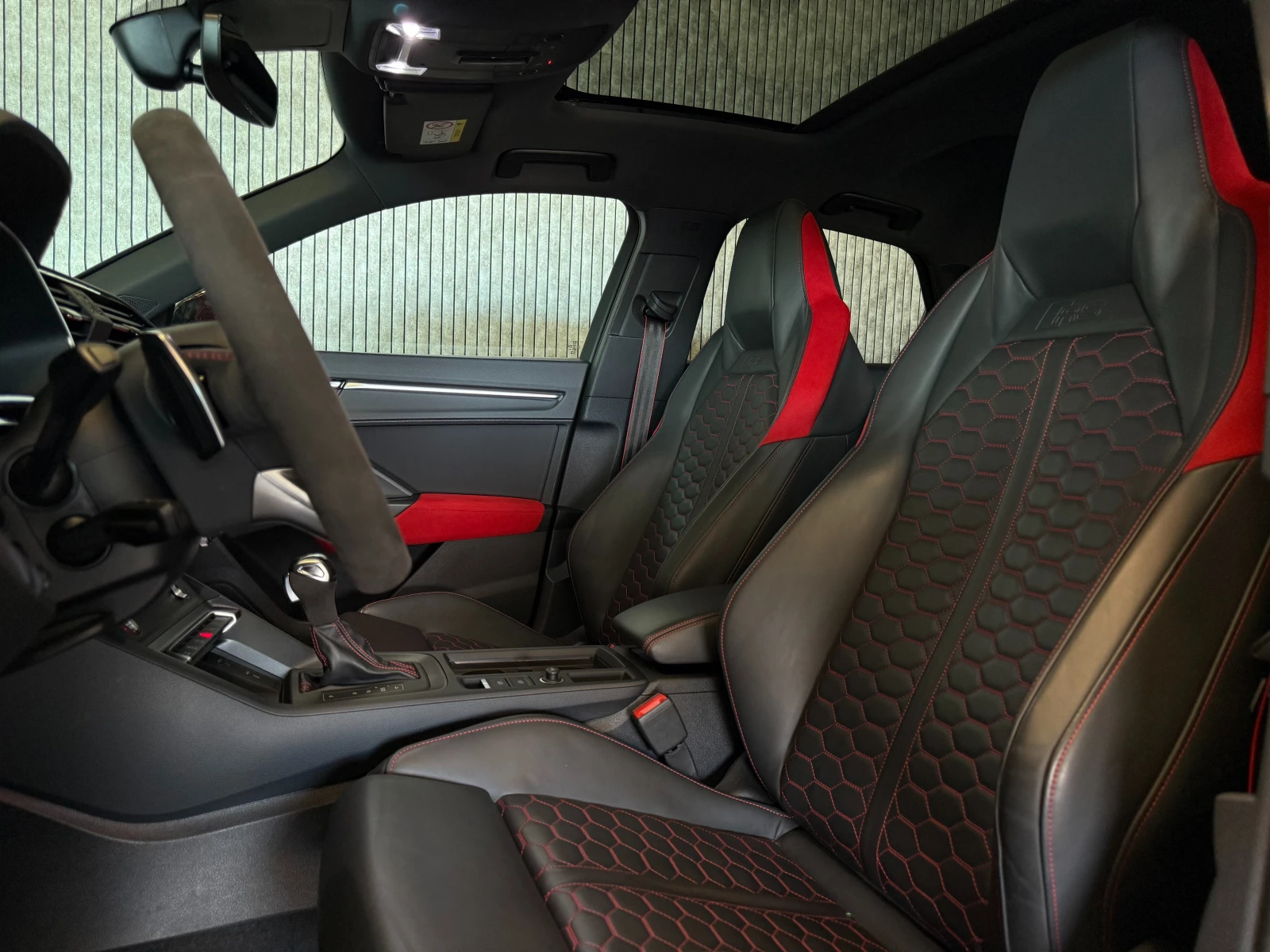 Audi RSQ3 2.5 TFSI QUATTRO PANO 360 SONOS , снимка 8 - Автомобили и джипове - 55447887