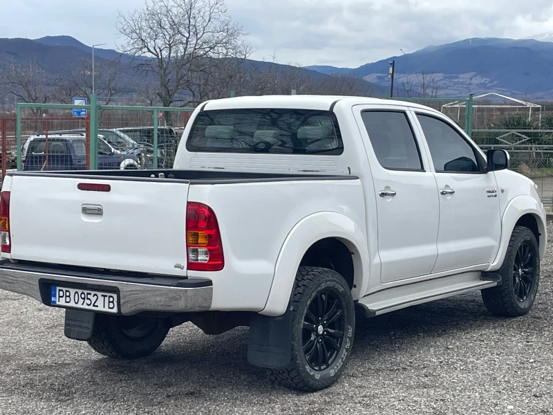 Toyota Hilux, снимка 5 - Автомобили и джипове - 48231785