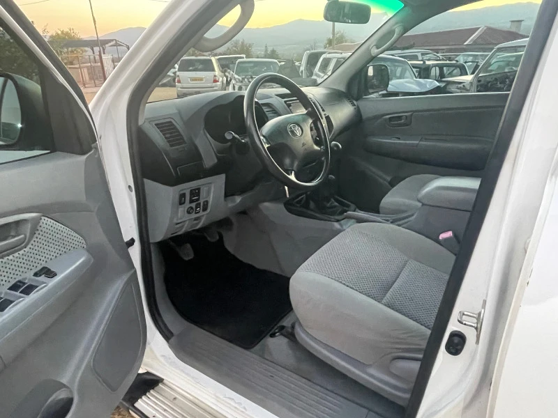 Toyota Hilux, снимка 14 - Автомобили и джипове - 47445443