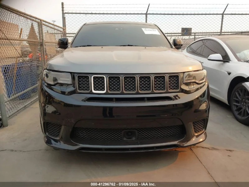 Jeep Grand cherokee TRACKHAWK 4X4 / Прогнозна цена 87000лв до София, снимка 2 - Автомобили и джипове - 48726395