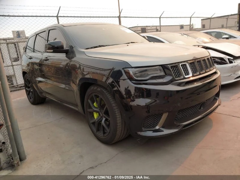 Jeep Grand cherokee TRACKHAWK 4X4 / Прогнозна цена 87000лв до София, снимка 1 - Автомобили и джипове - 48726395