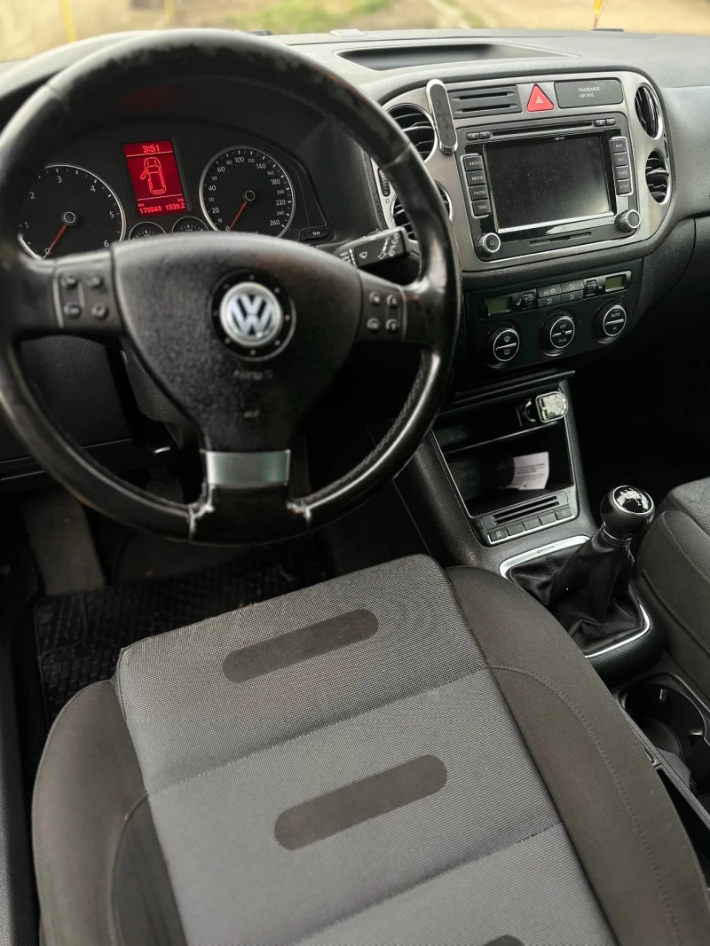 VW Tiguan Продавам собствената си кола volkswagen tiguan 2.0, снимка 8 - Автомобили и джипове - 48749087