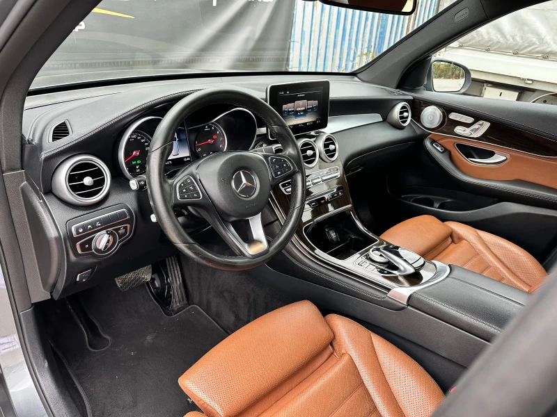 Mercedes-Benz GLC 300 250* AMG LINE* 4MATIC* 9G* DISTRONIC* PANO* , снимка 8 - Автомобили и джипове - 52005403