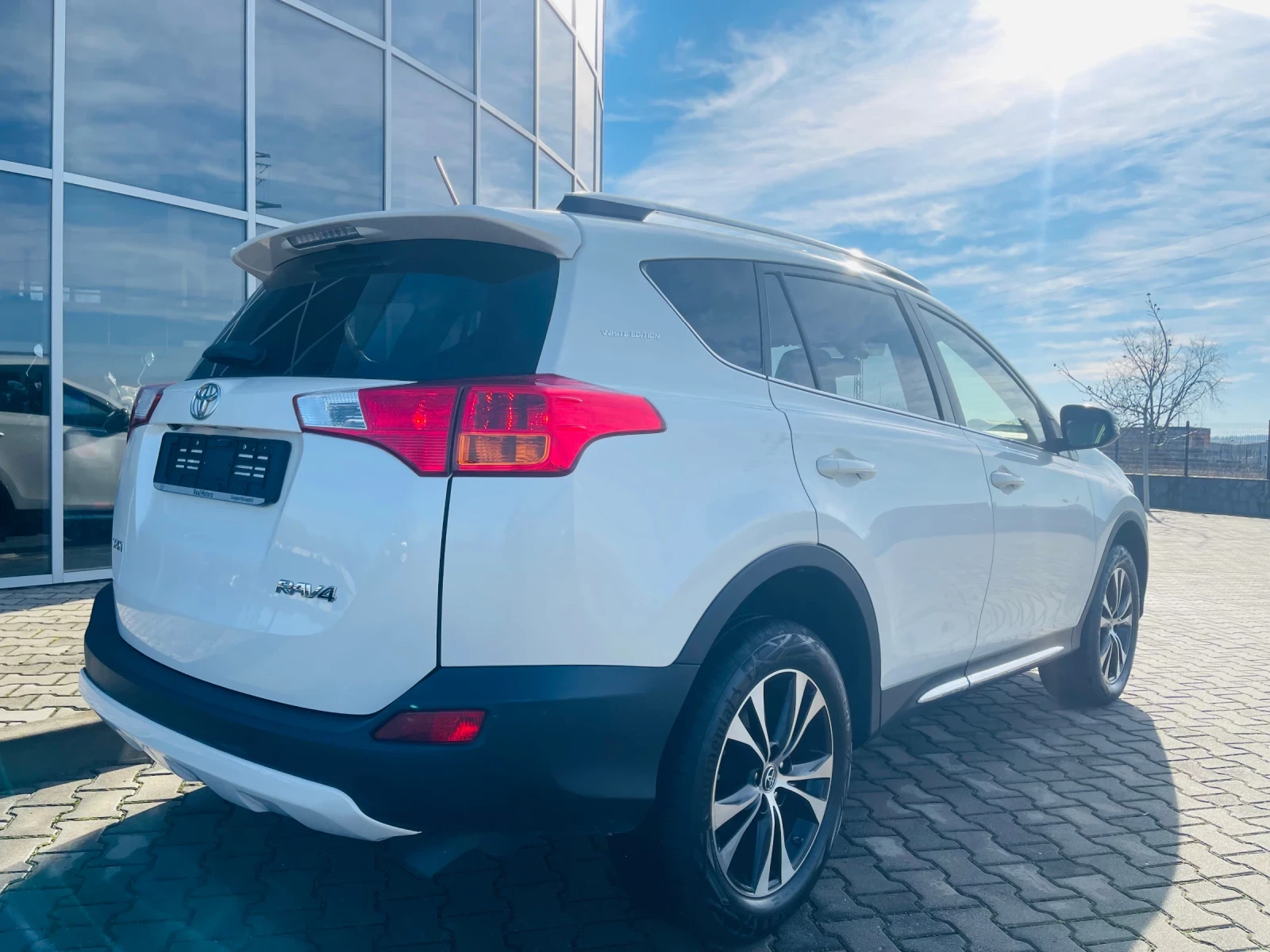 Toyota Rav4 D-4D 124 k.с. White Edition - изображение 4