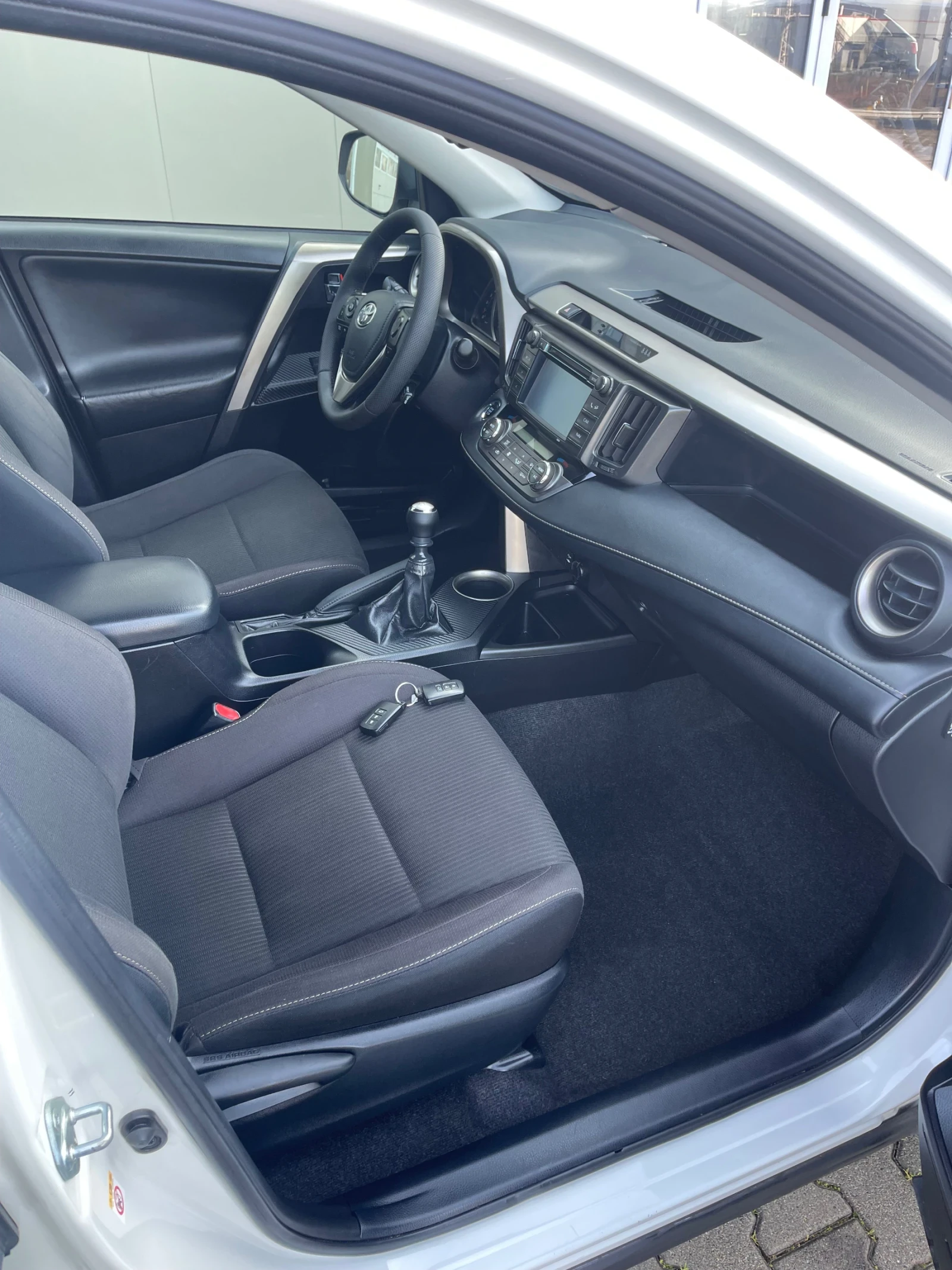 Toyota Rav4 D-4D 124 k.�. White Edition | Mobile.bg � ����������� 11