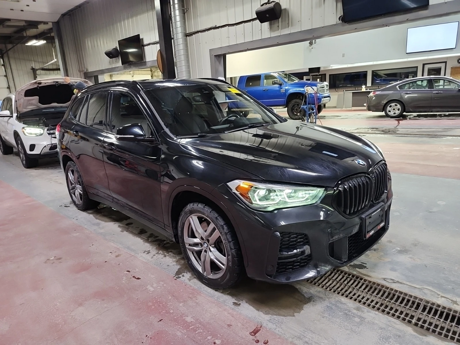 BMW X1 xDrive28i Sports - изображение 2