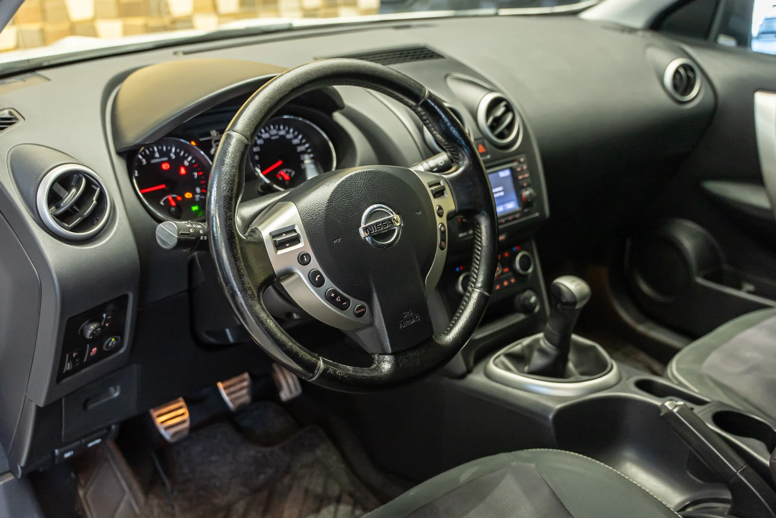 Nissan Qashqai 1.6G, снимка 7 - Автомобили и джипове - 53815364