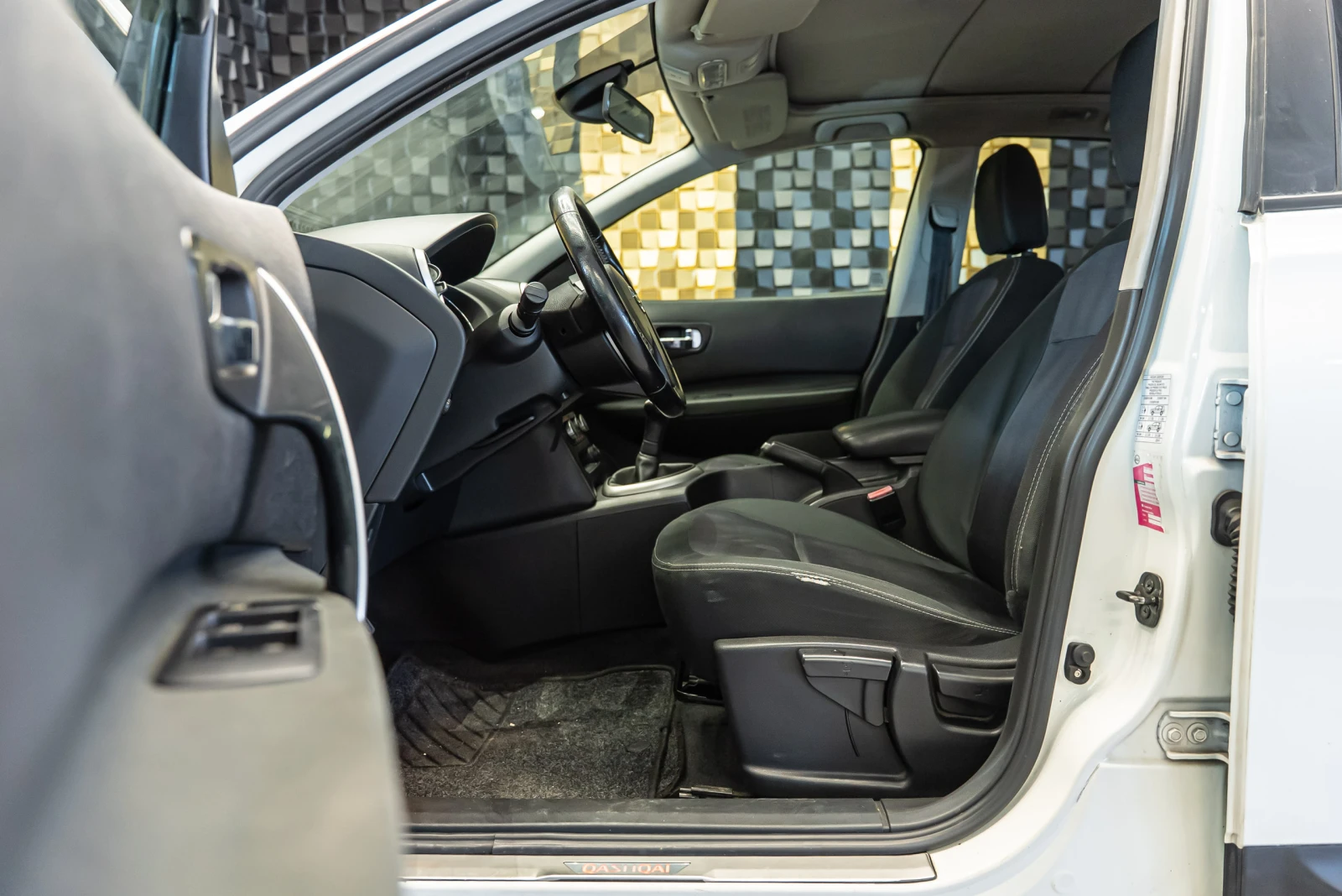 Nissan Qashqai 1.6G, снимка 10 - Автомобили и джипове - 53815364