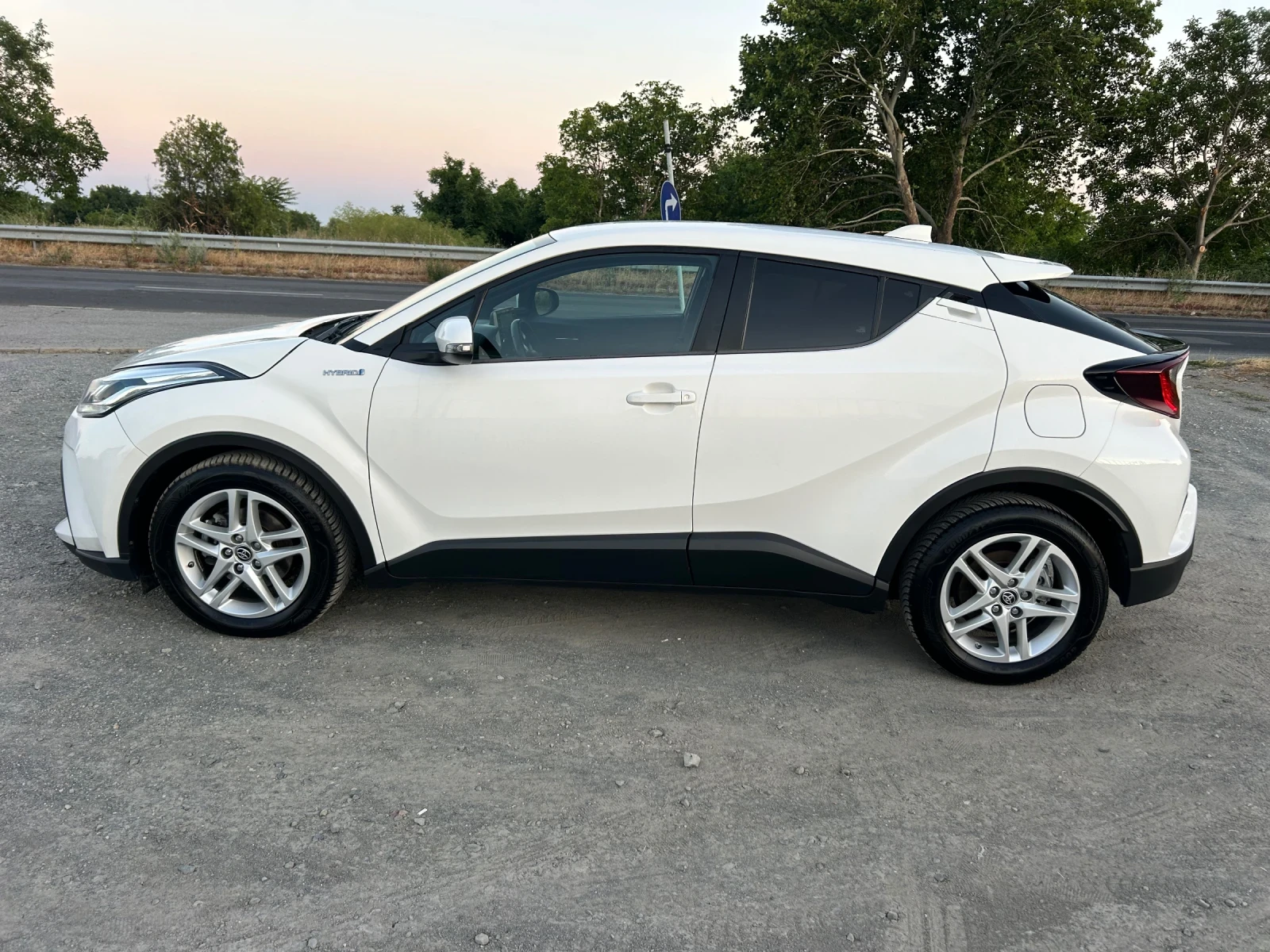 Toyota C-HR HYBRID / FACELIFT / ЕВРО6 / YOUTUBE / WAZE , снимка 8 - Автомобили и джипове - 53977472