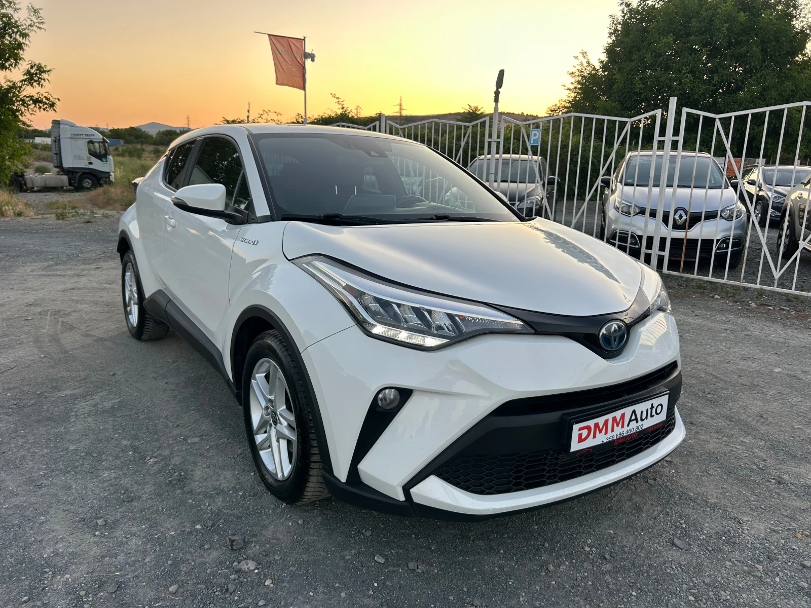 Toyota C-HR HYBRID / FACELIFT / ЕВРО6 / YOUTUBE / WAZE , снимка 3 - Автомобили и джипове - 53977472