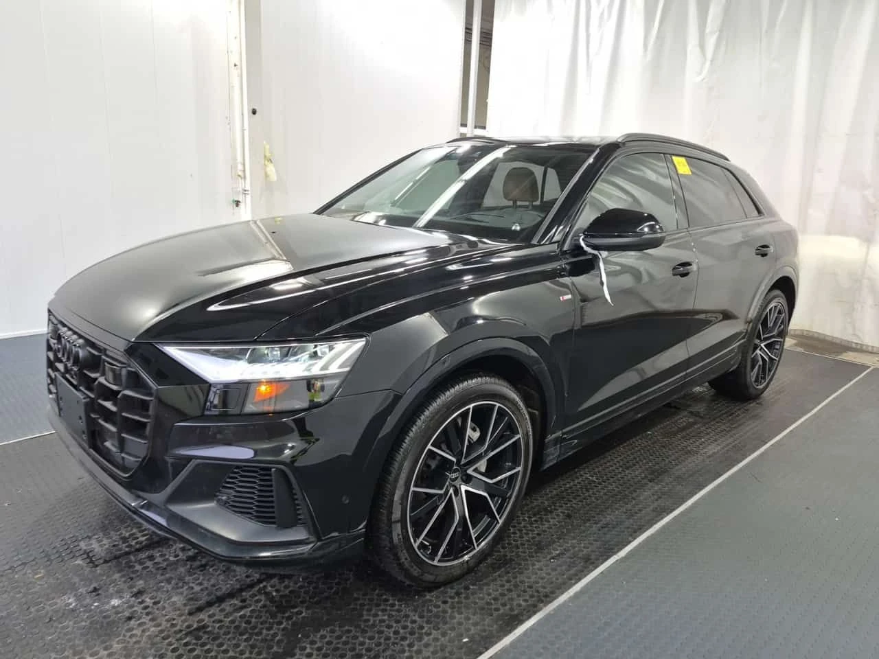 Audi Q8 * TECHNIK * 2 КЛЮЧА * ОБДУХВАНЕ * ДИСТРОНИК * ПАНО