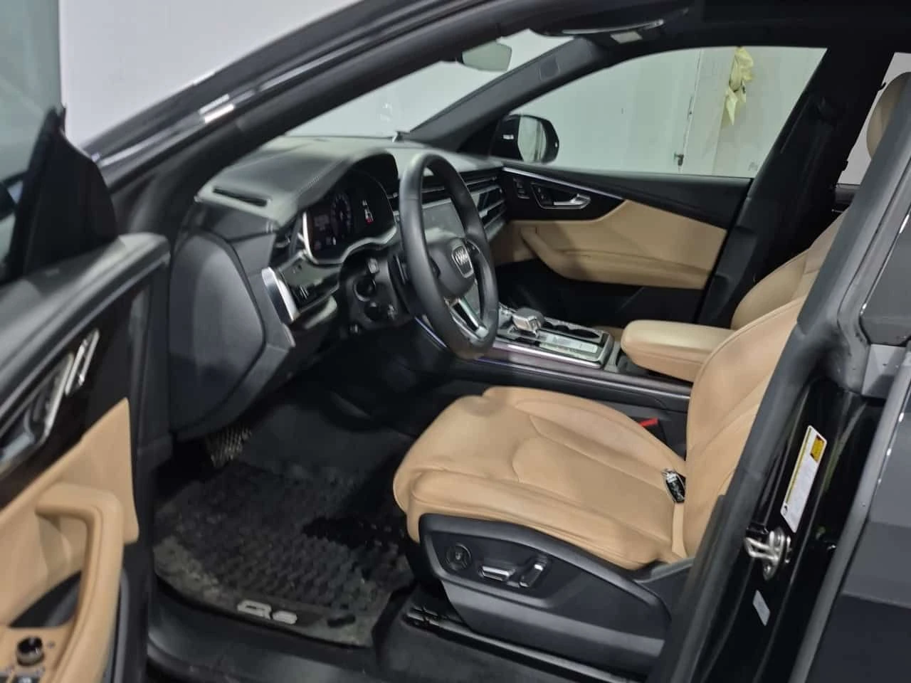 Audi Q8 * TECHNIK * 2 КЛЮЧА * ОБДУХВАНЕ * ДИСТРОНИК * ПАНО, снимка 5 - Автомобили и джипове - 54060534