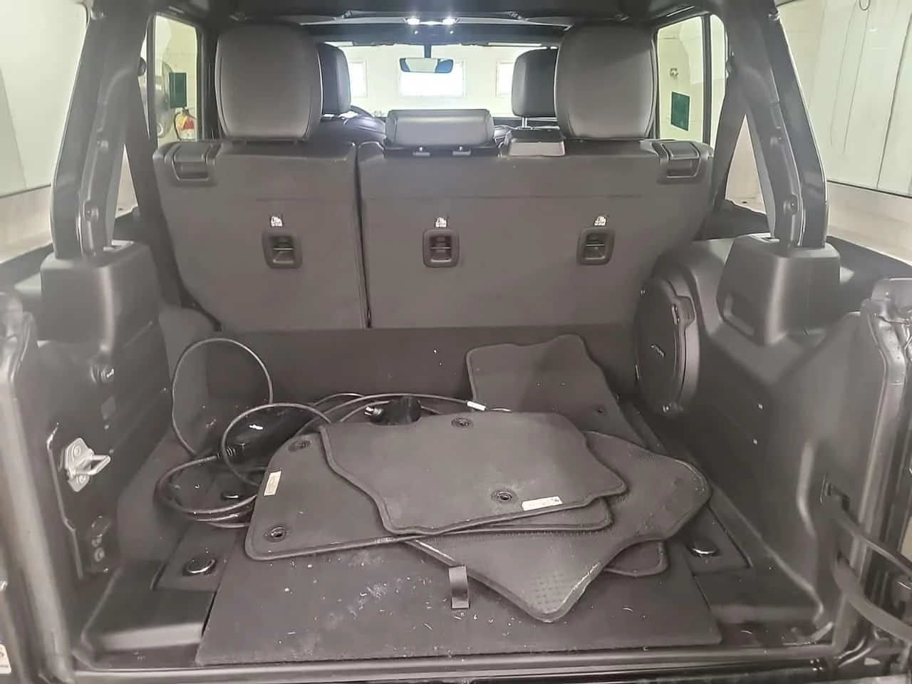 Jeep Wrangler * UNLIMITED SAHARA * CARFAX * 2 ����� *  | Mobile.bg � ����������� 14