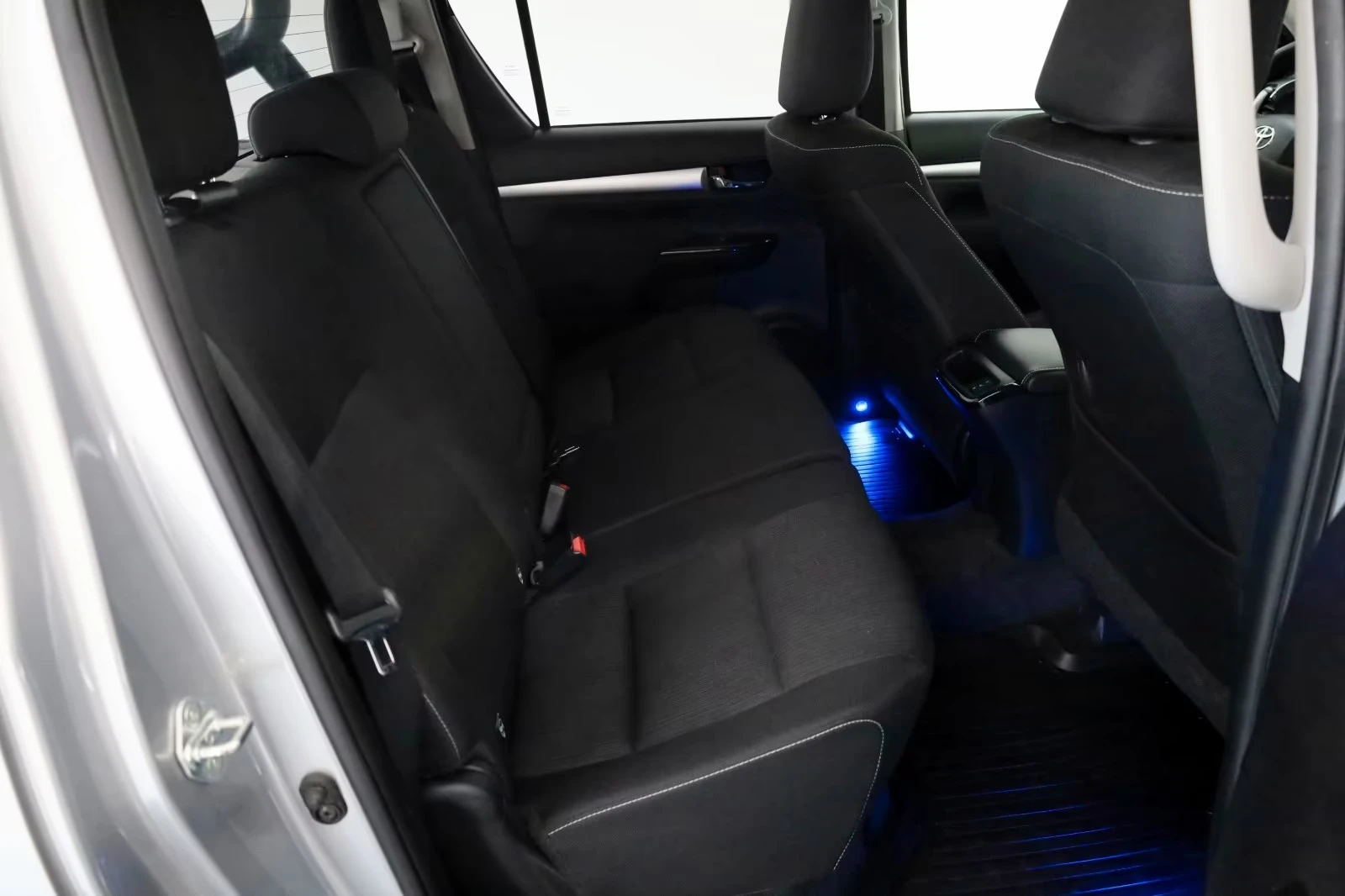 Toyota Hilux Executive, снимка 7 - Автомобили и джипове - 54278462