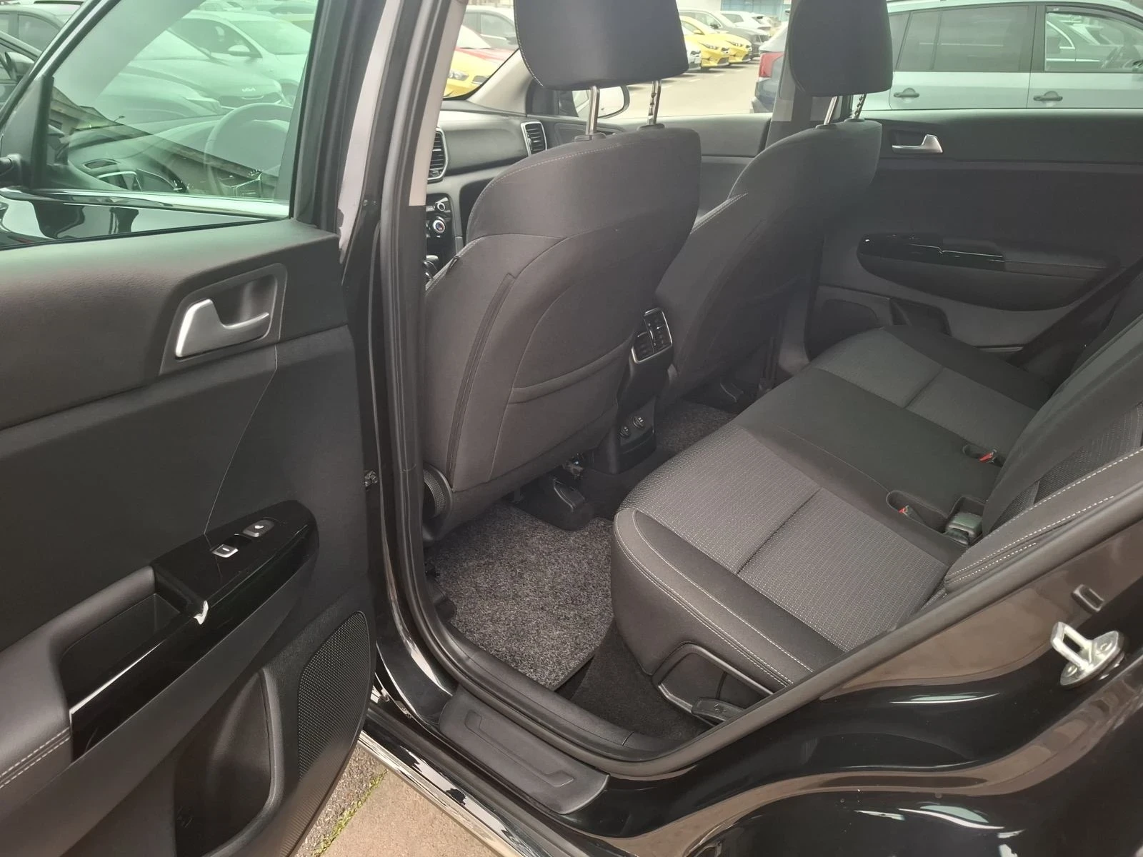 Kia Sportage, снимка 7 - Автомобили и джипове - 54759812