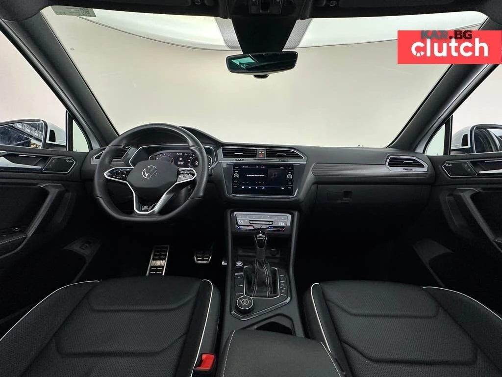VW Tiguan HIGHLINE* RLINE* 4MOTION* FENDER* ПАНО* КАМЕРА* , снимка 8 - Автомобили и джипове - 54764136