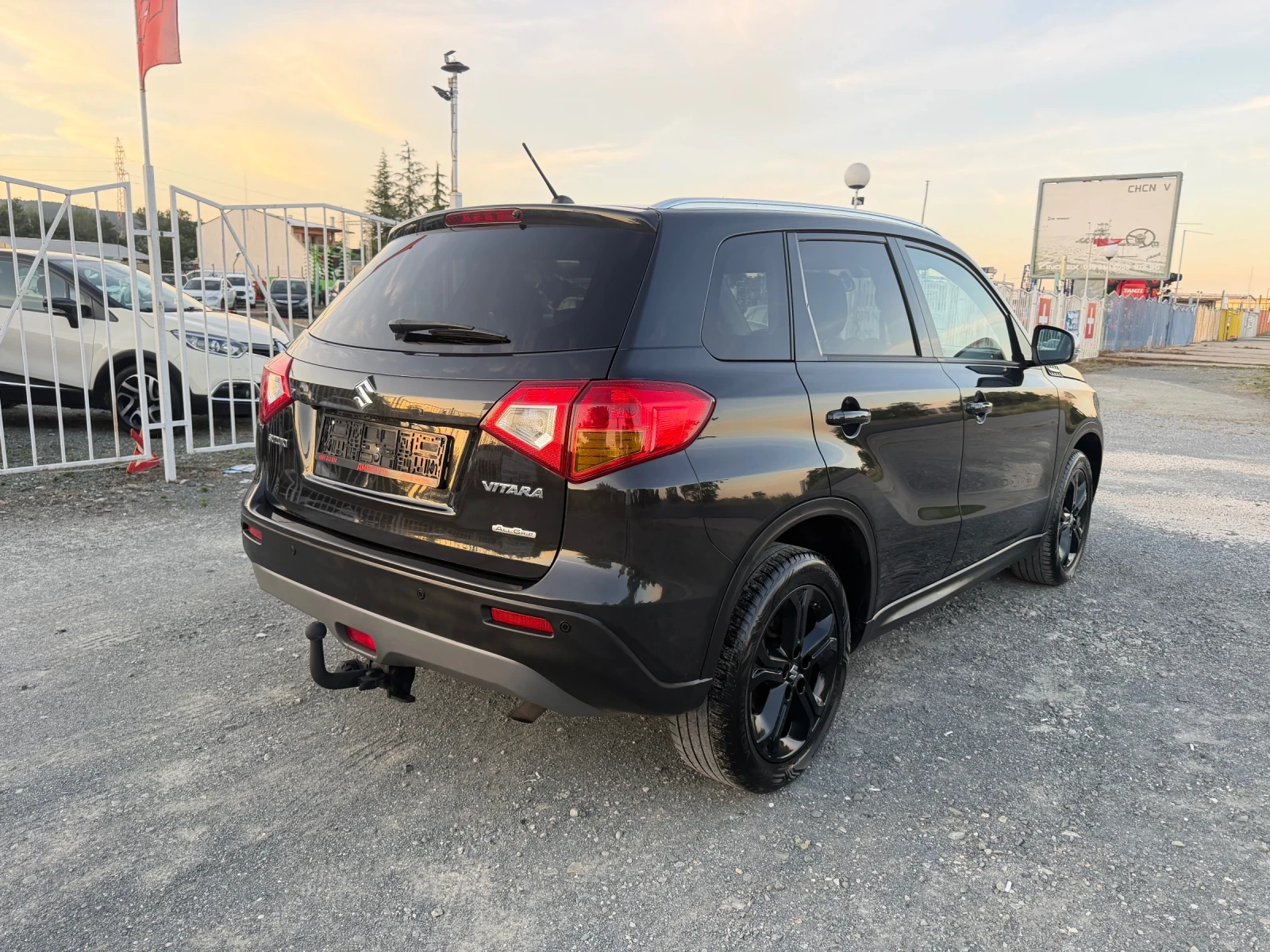 Suzuki Vitara 4Х4 / АВТОМАТИК / БЕНЗИН / ЕВРО6 / ДИСТРОНИК, снимка 5 - Автомобили и джипове - 54840184