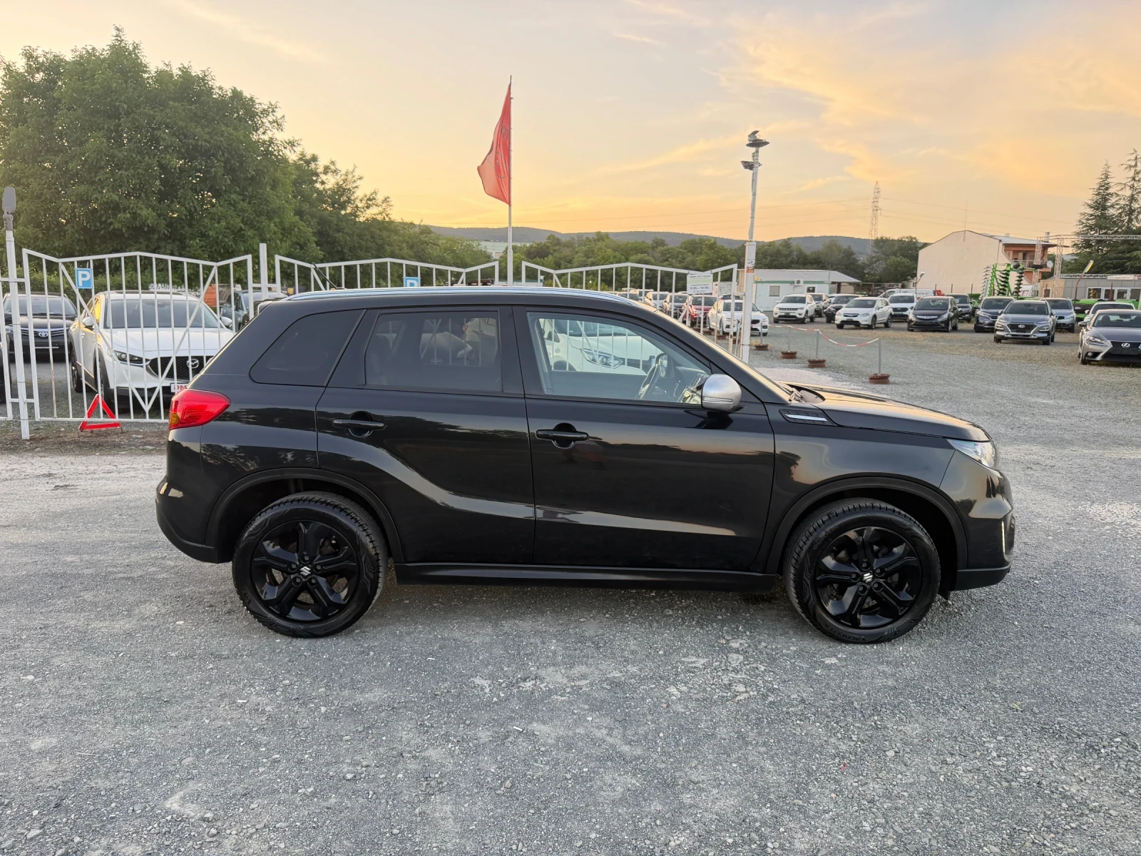 Suzuki Vitara 4Х4 / АВТОМАТИК / БЕНЗИН / ЕВРО6 / ДИСТРОНИК, снимка 4 - Автомобили и джипове - 54840184