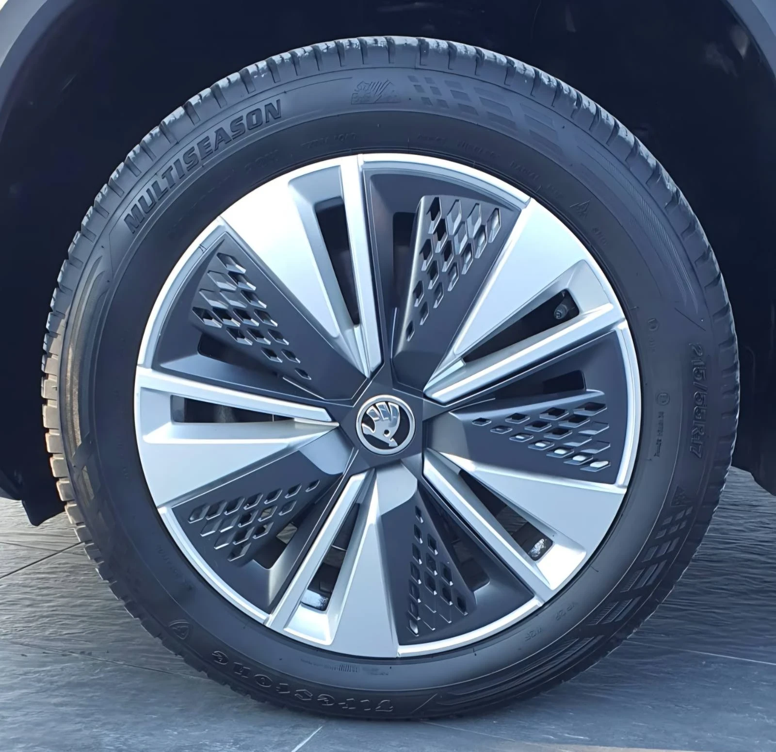 Skoda Karoq 2.0TDI EVO SCR 7DSG EXEQUTIVE, снимка 7 - Автомобили и джипове - 55743387