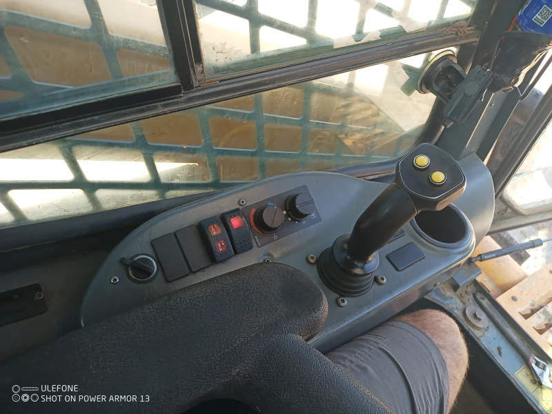 Мини челни товарачи GEHL 1750RT, снимка 7 - Индустриална техника - 52203742