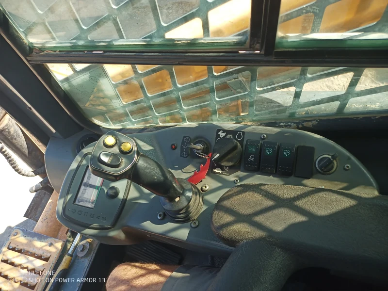 Мини челни товарачи GEHL 1750RT, снимка 8 - Индустриална техника - 52203742