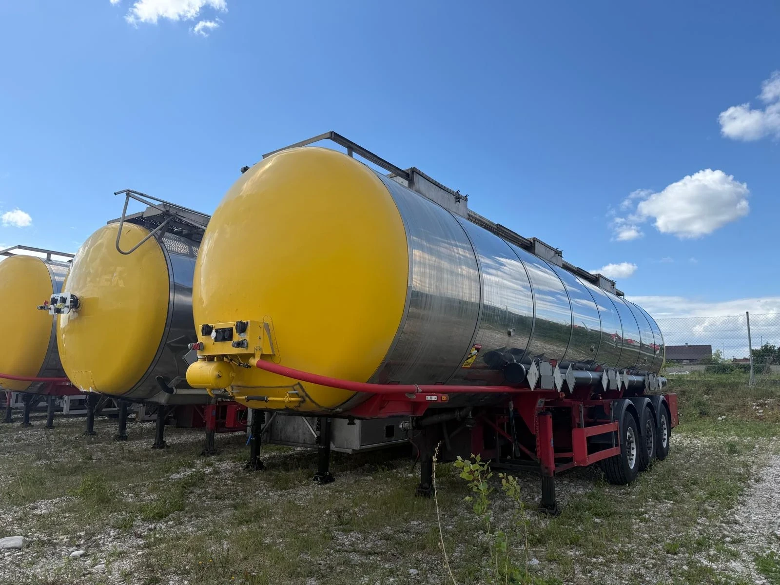 Полуремарке Schwarzmuller Цистерна 4камери 32400l