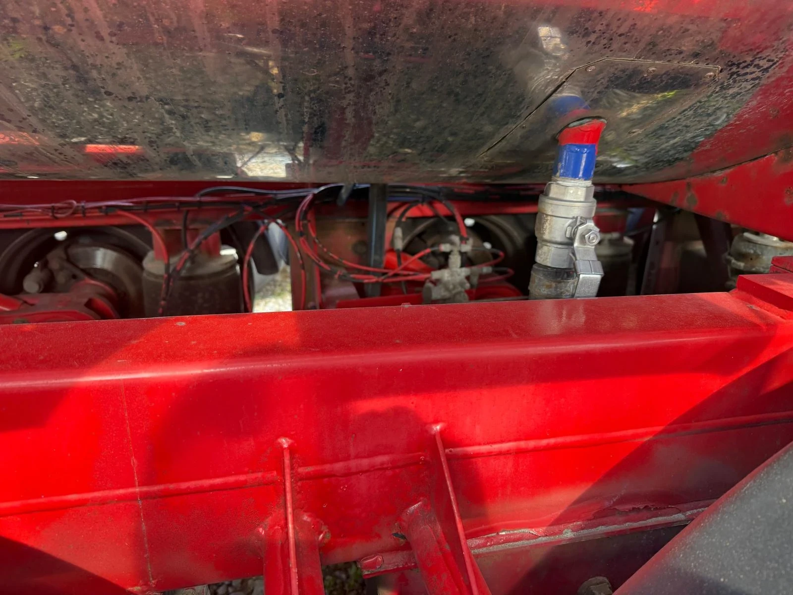 Полуремарке Schwarzmuller Цистерна 4камери 32400l, снимка 16 - Ремаркета - 54705240