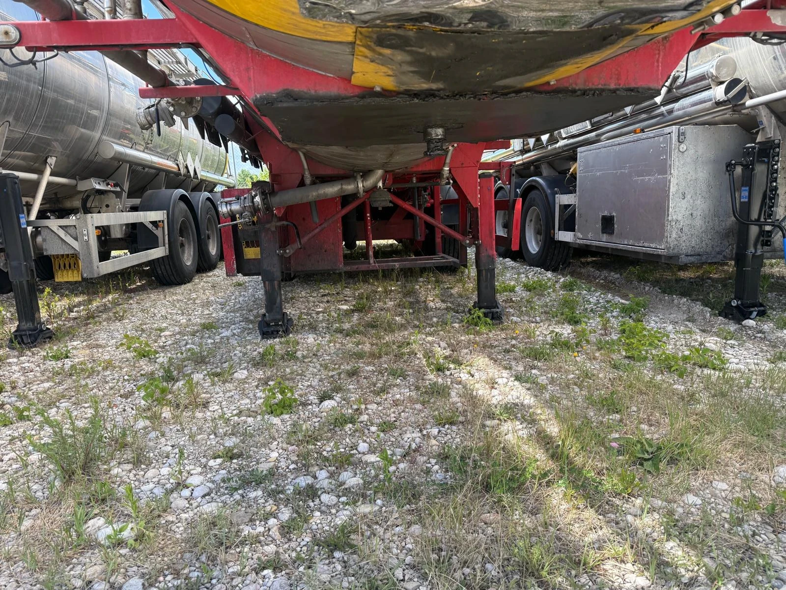 Полуремарке Schwarzmuller Цистерна 4камери 32400l, снимка 15 - Ремаркета - 54705240