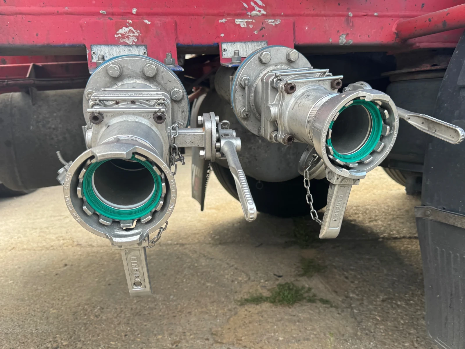 Полуремарке Schwarzmuller Цистерна 4камери 32400l, снимка 12 - Ремаркета - 54705240