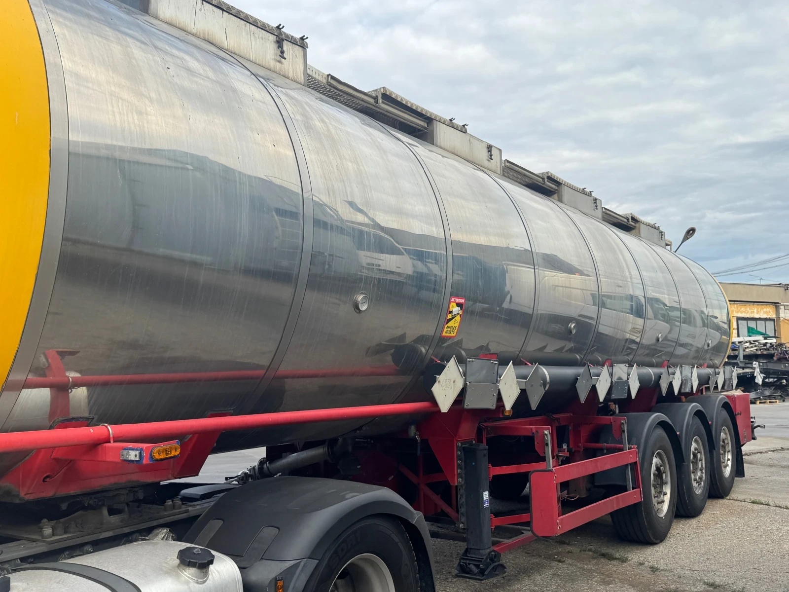 Полуремарке Schwarzmuller Цистерна 4камери 32400l, снимка 6 - Ремаркета - 54705240