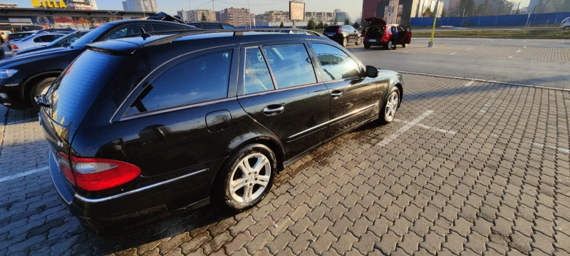 Mercedes-Benz E 220, снимка 3 - Автомобили и джипове - 47117349