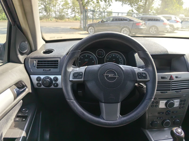 Opel Astra, снимка 12 - Автомобили и джипове - 51383696