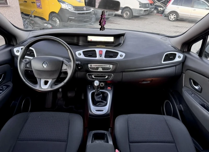 Renault Scenic 1.5 DCI, снимка 10 - Автомобили и джипове - 51598371