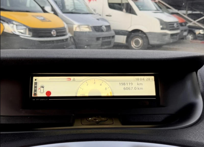 Renault Scenic 1.5 DCI, снимка 7 - Автомобили и джипове - 51598371