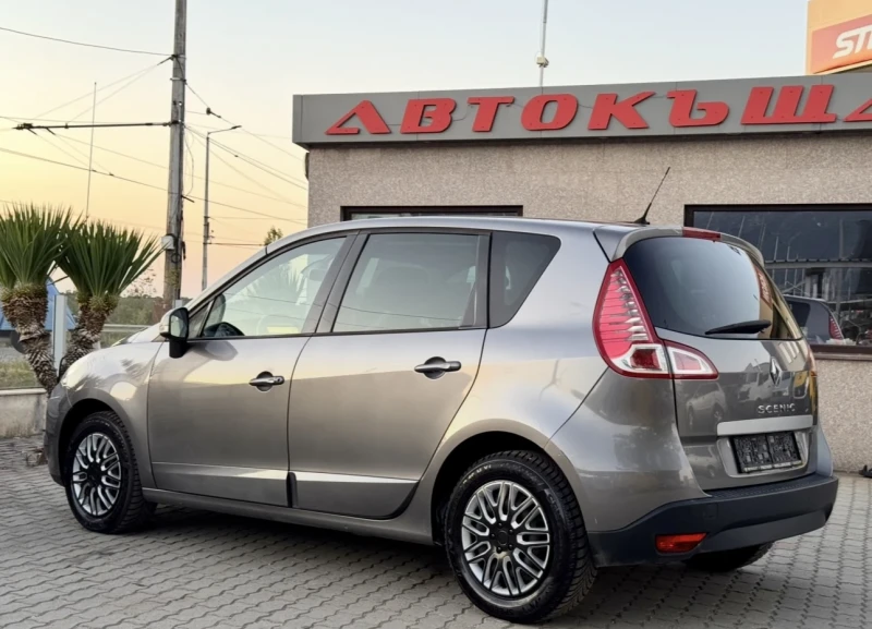 Renault Scenic 1.5 DCI, снимка 3 - Автомобили и джипове - 51598371