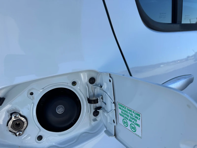 Dacia Sandero 1.4i-ГаЗ, снимка 15 - Автомобили и джипове - 51771533